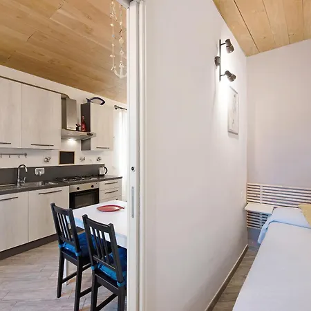 La Casa Del Sole Nel Borgo Genua