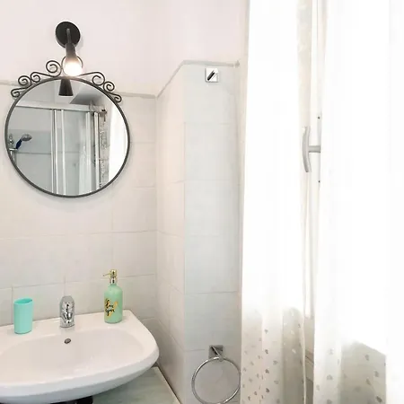La Casa Del Sole Nel Borgo Genua