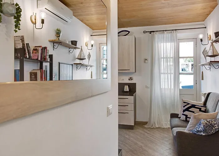 La Casa Del Sole Nel Borgo Apartment Genoa