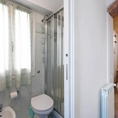 La Casa Del Sole Nel Borgo 아파트 *