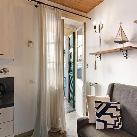 La Casa Del Sole Nel Borgo 아파트 *