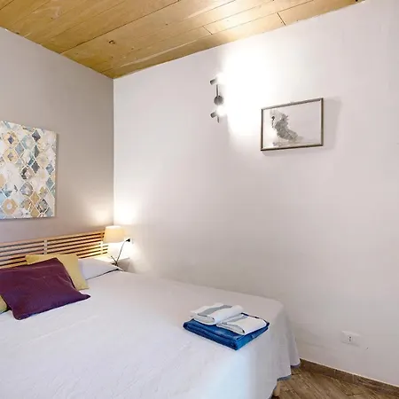 La Casa Del Sole Nel Borgo 아파트 *