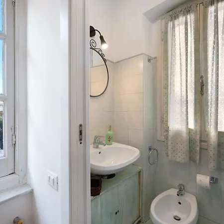 La Casa Del Sole Nel Borgo 아파트 *